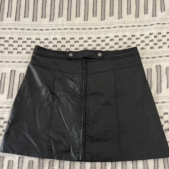 Faux leather skirt - Picture 2 of 6